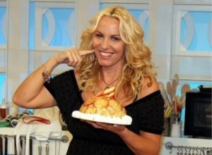 antonella-clerici-in-cucina-a-la-prova-del-cuoco-raiuno-bollicine-vip
