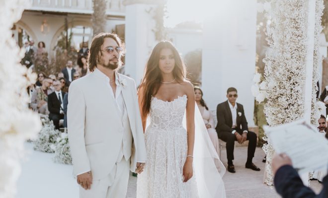 Francesco Sarcina si è sposato con Nayra Garibo. La cerimonia è avvenuta in puglia, nei pressi di Fasano. A unirli in matrimonio Pinuccio, inviato di Striscia la notizia.