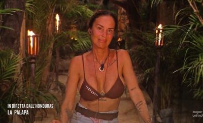 Antonella Mosetti piange all'Isola dei famosi