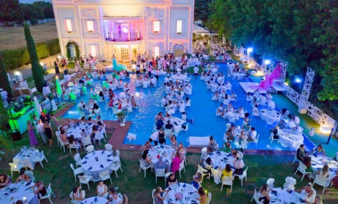 White dinner water show Villa Renoir 1