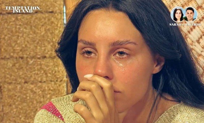Sarah in lacrime a Temptation Island
