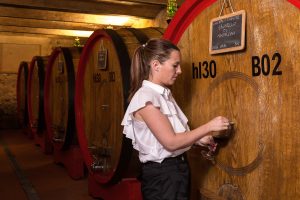 rid-Caterina Sacchet nella cantina Tenuta di Montalcino - Carpin eto ph press
