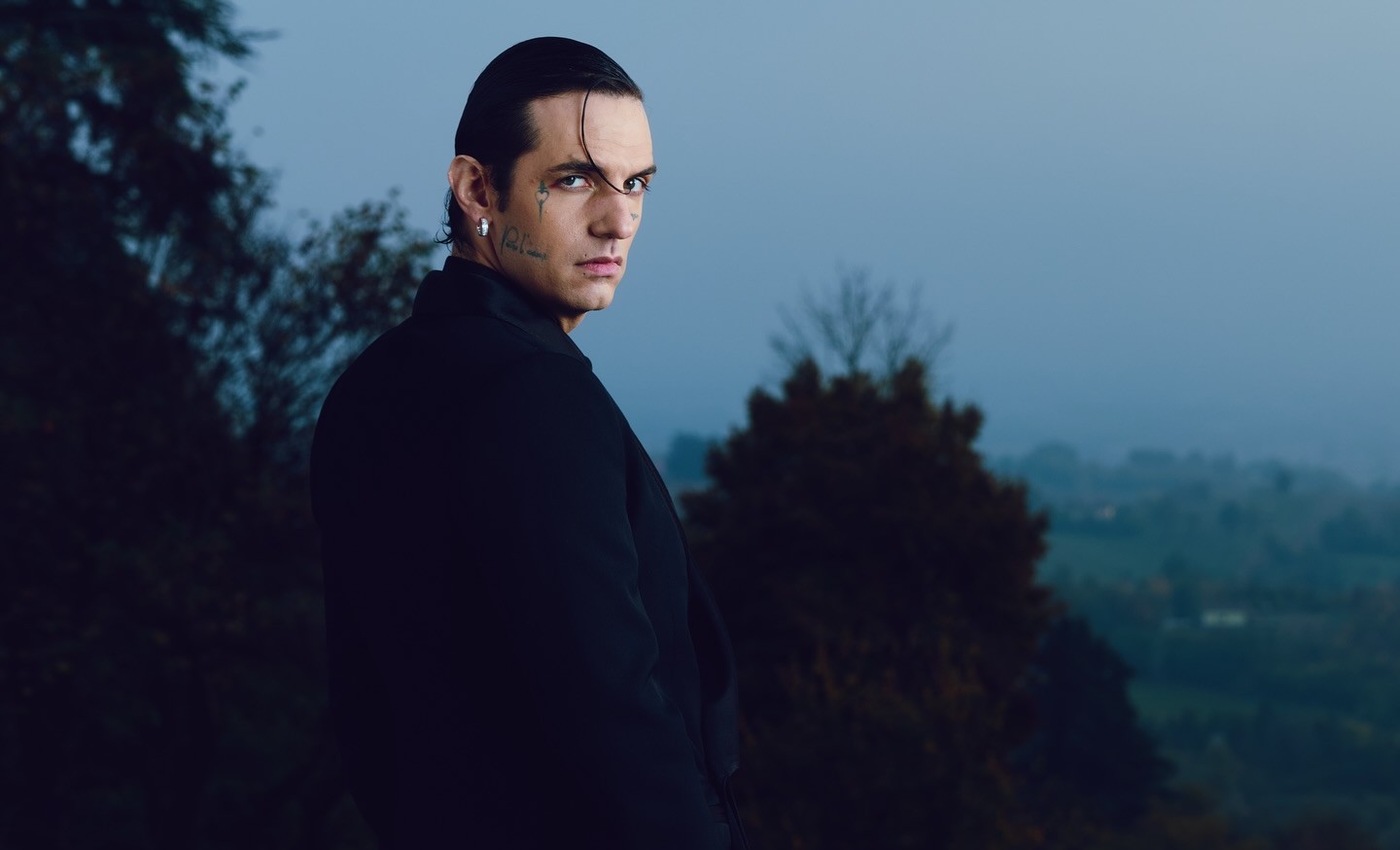 Indizi social e misteri: Achille Lauro trova l’amore