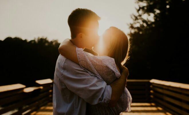[BRUSH] International Kiss Day Fonte Unsplash