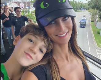 Manuela Arcuri con il figlio in Florida ph IG